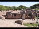 01437 ostia - regio ii - insula vi - casa dell'ercole bambino (ii,vi,3-4) - gesehen vom theater.jpg